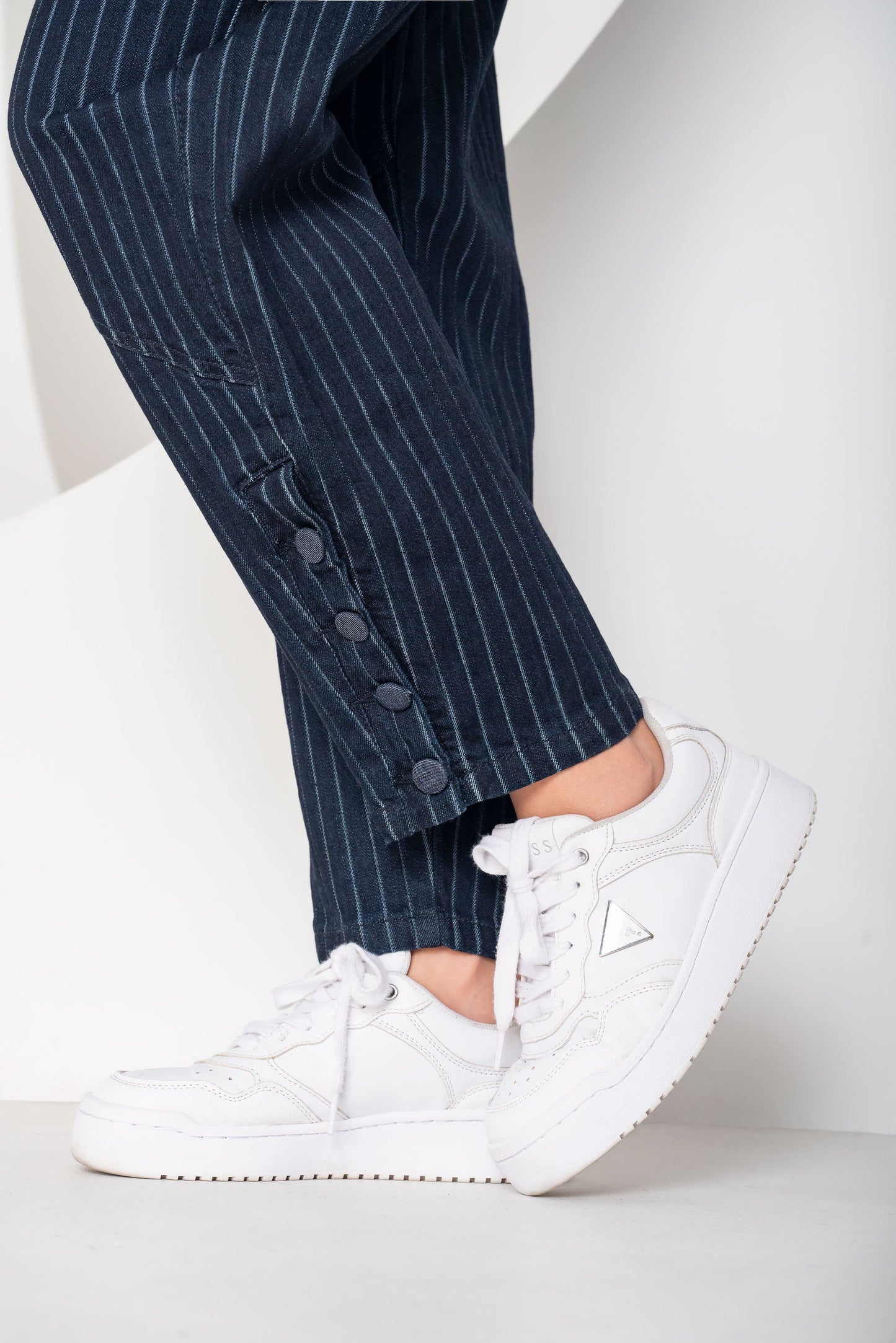 Jean Tiro Alto 1 Botón - Bota Mom Fit - Azul Con Lineas Ref 1772